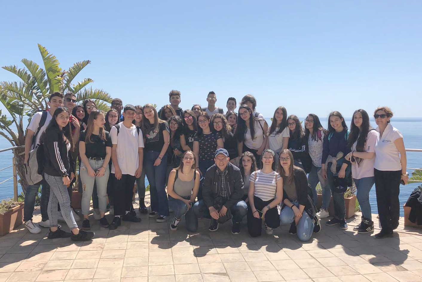 Studenti del "Secusio" di Caltagirone sull'Isola Bella Studenti del "Secusio" di Caltagirone sull'Isola Bella